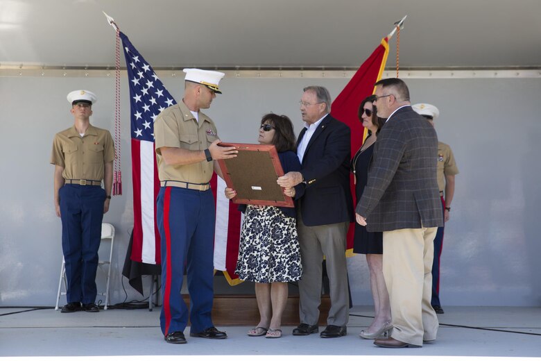 Maj. Chris Cotton, commanding officer of Recruiting Station Montgomery, presents the Navy and Marine Corps Medal to the family of Gunnery Sgt. Thomas Sullivan, at Ross’s Landing in Chattanooga, Tenn., May 7, 2017. Cotton is the former Inspector-Instructor for Battery M, 3rd Battalion, 14th Marine Regiment, 4th Marine Division, Marine Forces Reserve, the unit that Sullivan was assigned to. (U.S. Marine Corps Photo by Lance Cpl. Niles Lee/Released)