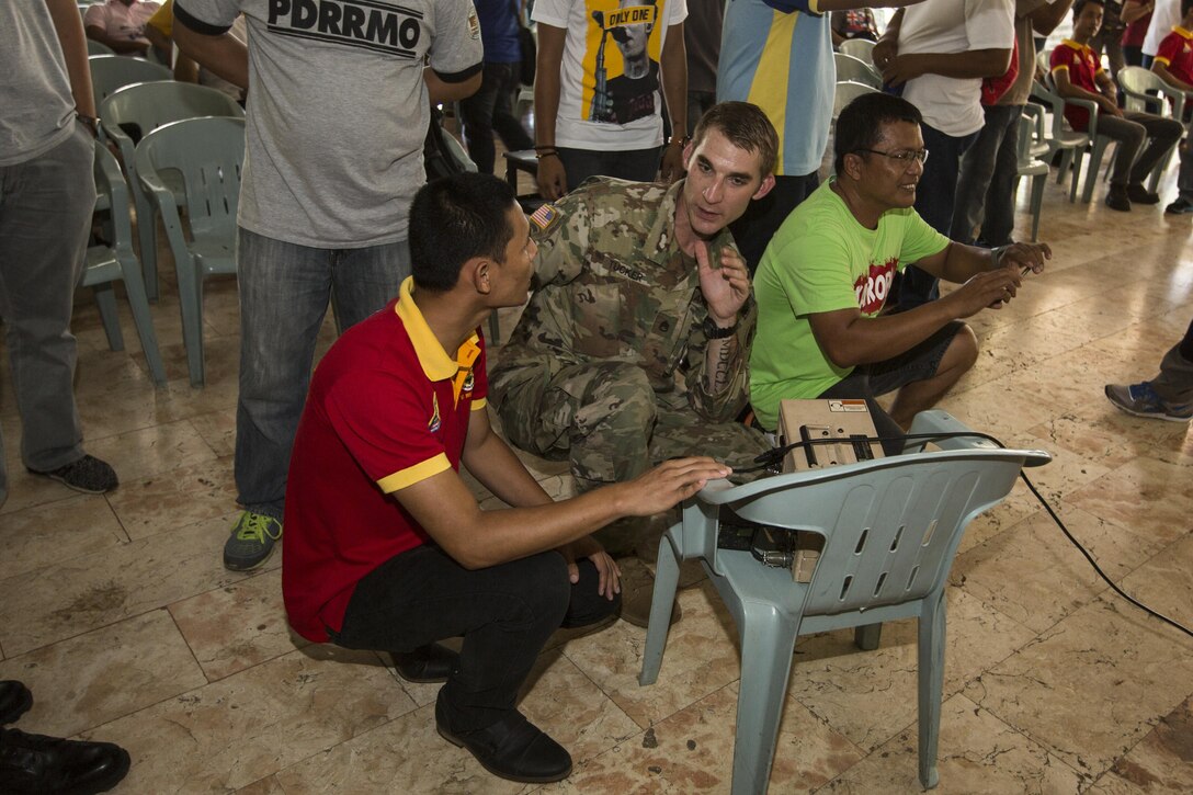U.S. Army Staff Sgt. Keeton Tucker discusses emergency communications to members of Philippine disaster relief agencies during a subject matter expert exchange for Balikatan 2017 at Fort Magsaysa in Santa Rosa, Nueva Ecija, May 4, 2017. Balikatan is an annual U.S.-Philippine bilateral military exercise focused on a variety of missions including humanitarian and disaster relief, counterterrorism, and other combined military operations. 