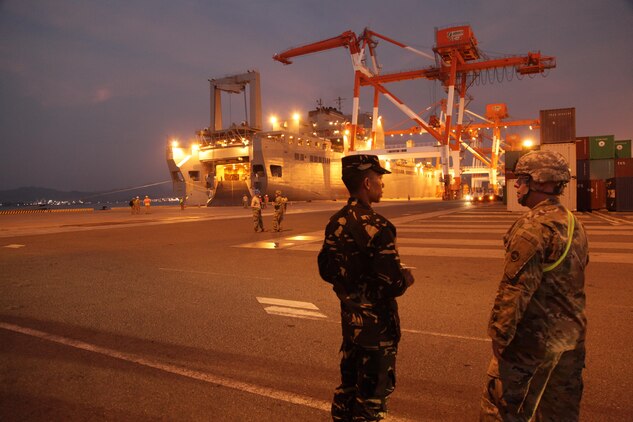 A U.S. Soldier talks with a Philippine service member during port operations in support of Balikatan 2017 at Subic Bay, Zambales, April 30, 2017. Balikatan is an annual U.S.-Philippine bilateral military exercise focused on a variety of missions, including humanitarian assistance and disaster relief, counterterrorism and other combined military operations.