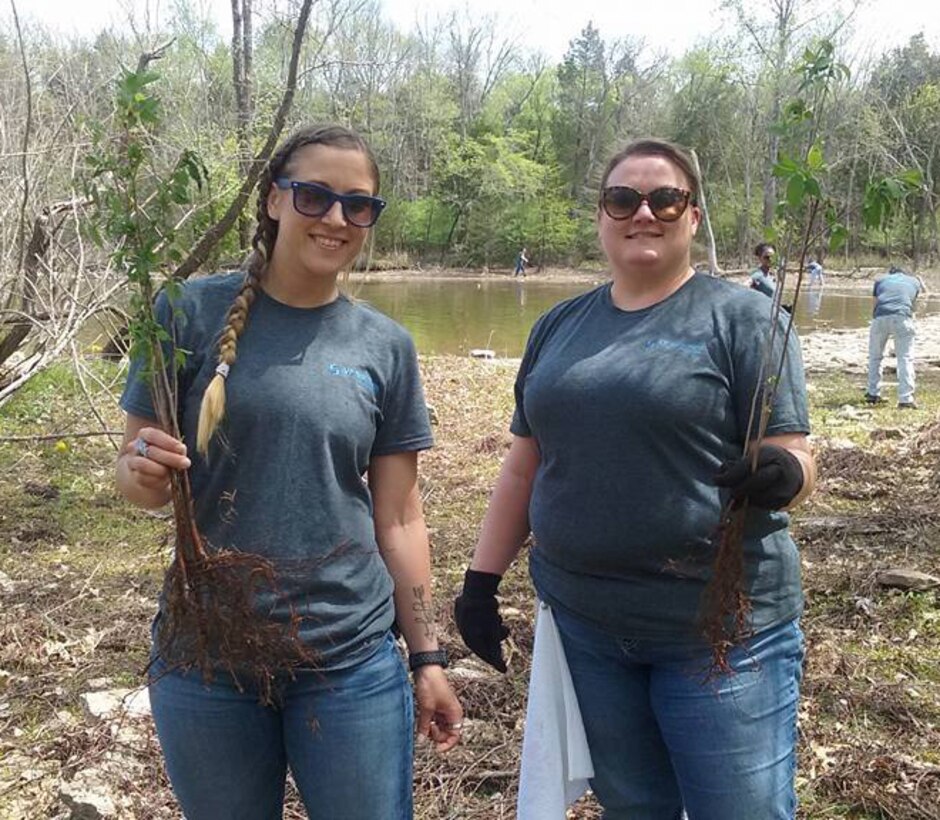 NASHVILLE, Tenn. (May 5, 2017) – A group of volunteers partnered with the U.S. Army Corps of Engineers Nashville District and helped beautify the Cook Recreational Area facility on J. Percy Priest Lake.   