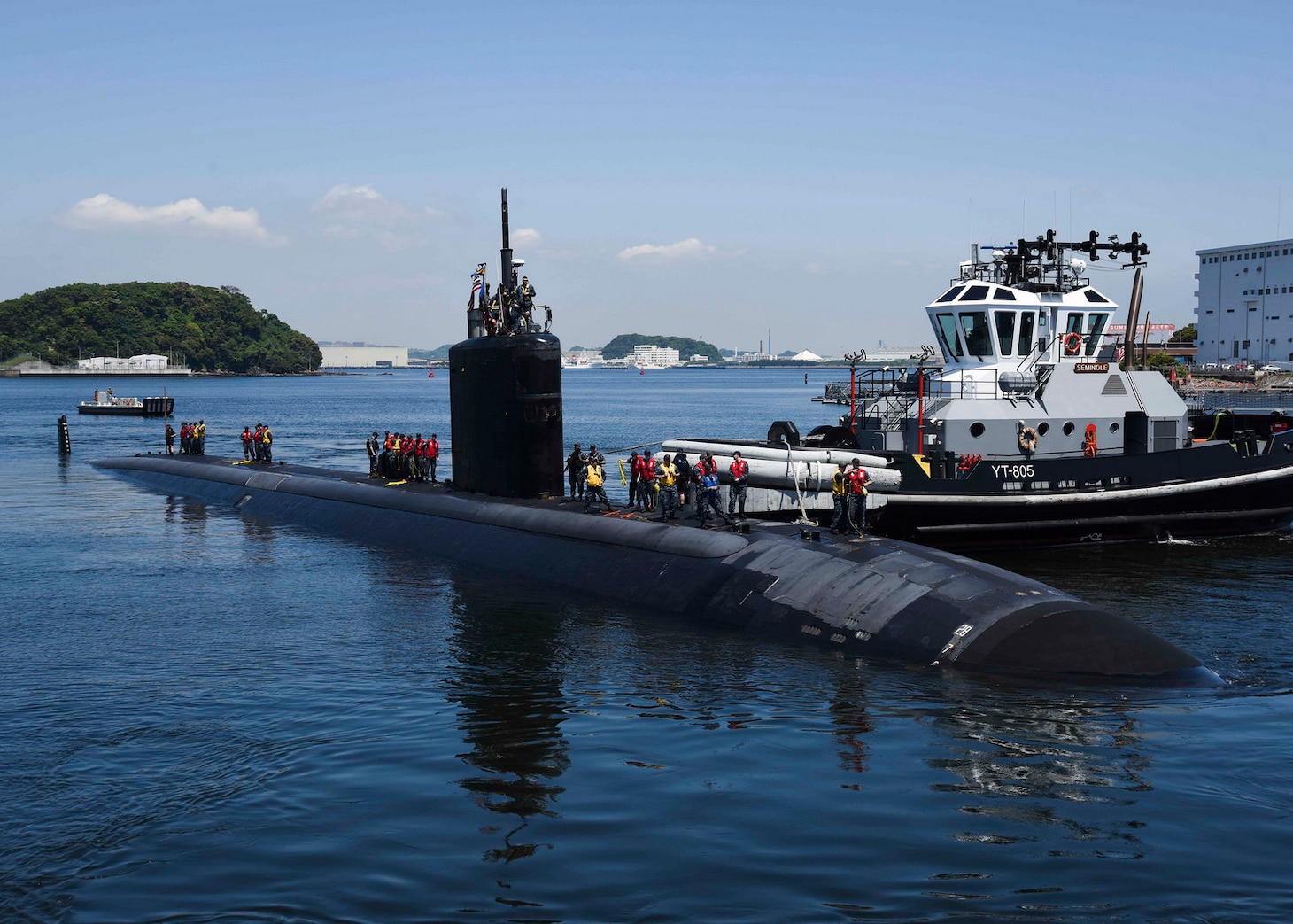 The Los Angeles-class attack submarine USS Santa Fe (SSN 763) prepares to moor at Fleet Activities Yokosuka, May 11, 2017. The port visit strengthens the already positive alliance between the U.S. and Japan through the crews’ interaction with the Japan Maritime Self-Defense Force, and also demonstrates the U.S. Navy’s commitment to regional stability and maritime security in the U.S. 7th Fleet area of operations. 