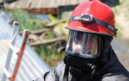 U.S. Army Reserve firefighters with the 468th Engineer Detachment, Danvers, Massachusetts, prepare to descend into a train during a derailment exercise, part of Guardian Response 17 at Muscatatuck Urban Training Center, Butlerville, Indiana, May 7, 2017.
Nearly 4,100 Soldiers from across the country are participating in Guardian Response 17, a multi-component training exercise to validate U.S. Army units’ ability to support the Defense Support of Civil Authorities (DSCA) in the event of a Chemical, Biological, Radiological, and Nuclear (CBRN) catastrophe.