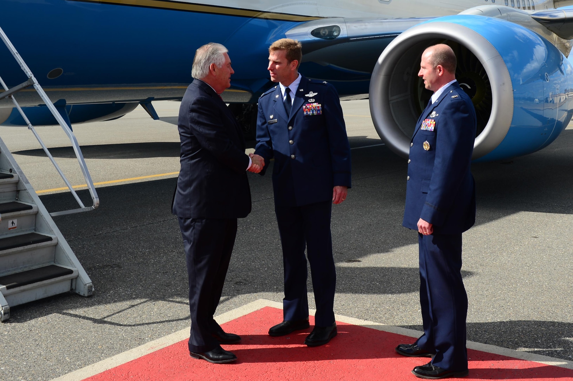 U.S. Air Force Col. David Mineau, the 354th Fighter Wing commander, shakes U.S. Secretary of State Rex Tillerson’s hand May 10, 2017, at Eielson Air Force Base, Alaska. Tillerson landed at Eielson on his way to the 10th Annual Arctic Council Ministerial, the leading intergovernmental forum promoting cooperation, coordination and interaction among the Arctic States, Arctic indigenous communities and other Arctic inhabitants on common Arctic issues. (U.S. Air Force photo by Airman Eric M. Fisher)