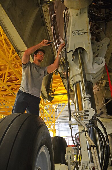 Caleb Andersen, hydraulics mechanic, checks the C-5 main landing gear for rigging May 3, 2017, at Robins Air Force Base, Ga. (U.S. Air Force photo/Tech. Sgt. Kelly Goonan)