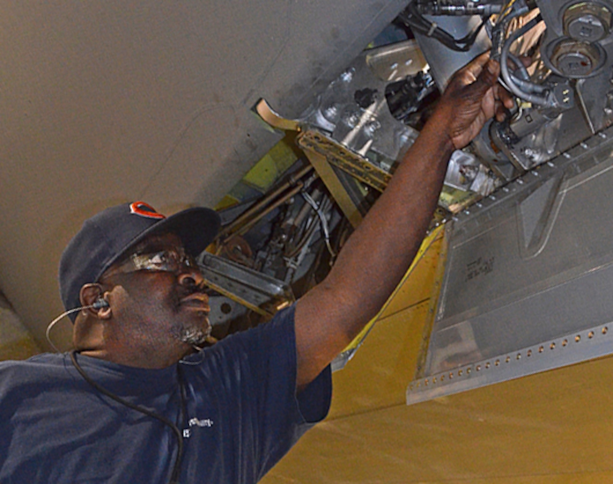 Charlie Farms, Aircraft Mechanic, manipulates the aileron manifold on the C-5 Galaxy May 3, 2017, at Robins Air Force Base, Ga. (U.S. Air Force photo by Tech. Sgt. Kelly Goonan)