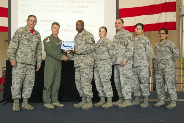 Chief Master Sgt. Carmen Madia, 940 Air Refueling Wing command chief, and Col. Craig C. Peters, 940 ARW commander, present an award to 940 ARW Command Post during a commander’s call May 7, 2017, at Beale Air Force Base, California. Command Post was named 940 ARW Team of the Quarter Award for the first quarter of 2017. (U.S. Air Force photo by Staff Sgt. Brenda Davis)