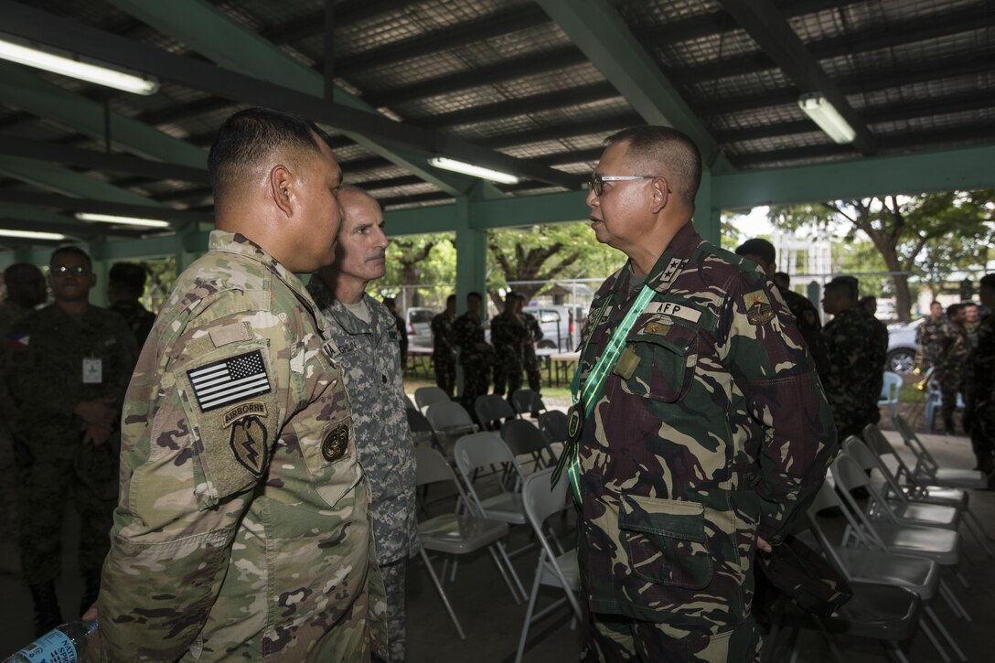 Philippine Army Maj. Gen. Angelito De Leon speaks with U.S. service members during the opening ceremony of Balikatan 2017 at Fort Magsaysay in Santa Rosa, Nueva Ecija, May 8, 2017. De Leon is the commander of 7th Infantry Division. Balikatan is an annual U.S.-Philippine bilateral military exercise focused on a variety of missions including humanitarian and disaster relief, counterterrorism, and other combined military operations. 