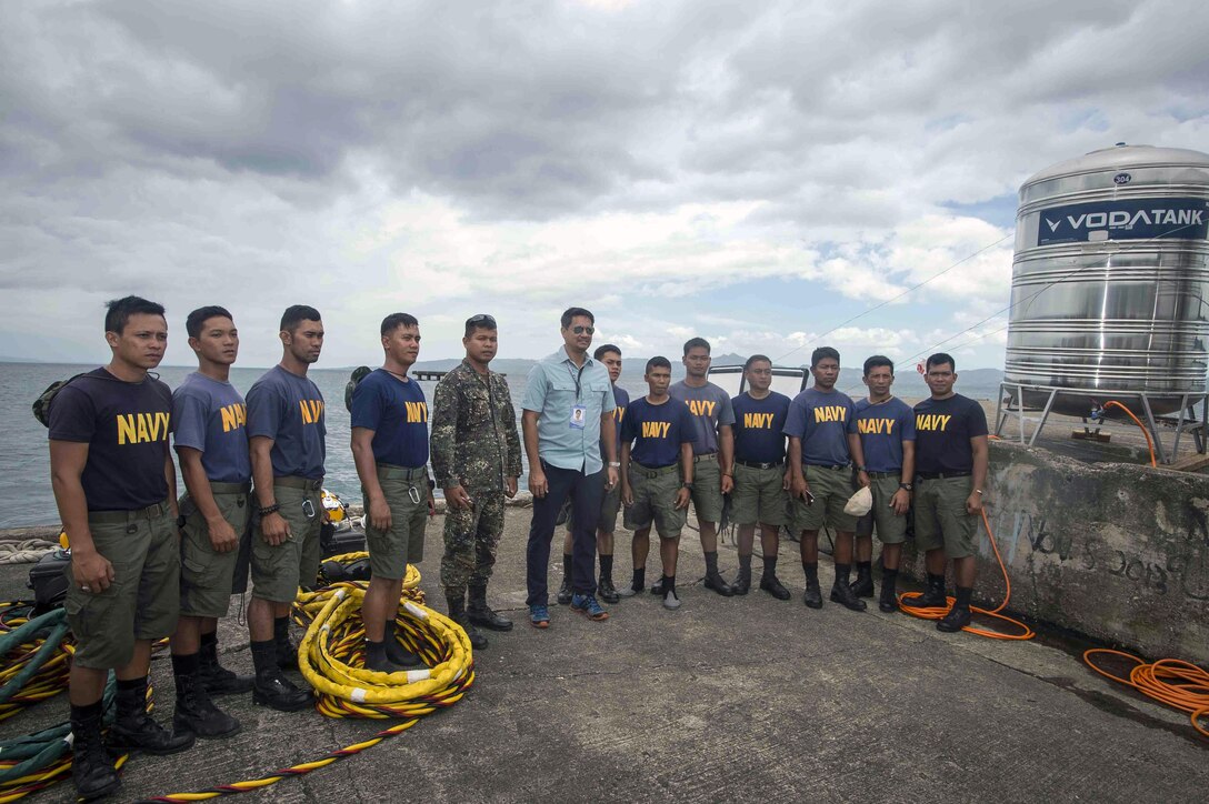 Philippine Sailors greet Ormoc City Mayor Richard Gomez during an underwater construction demolition dive in support of Balikatan 2017 at Ipil Port in Ormoc City, Leyte, May 10, 2017. The demolition training prepares the U.S. military and Armed Forces of the Philippines to clear debris in ports and open up supply lines for victims of natural disasters and crises. Underwater demolition can help Philippine and U.S. forces provide humanitarian assistance and disaster relief operations from the sea to remote areas of the Philippines. 