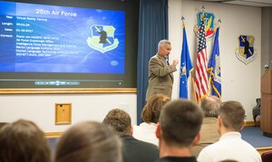 Frank “Chip” von Heiland, Air Force Cryptologic Office, 25th Air Force, discusses virtual reality training options with the Department of Defense’s 2017 Executive Leadership Development Program participants May 9. (U.S. Air Force Photo by Sharon Singleton)