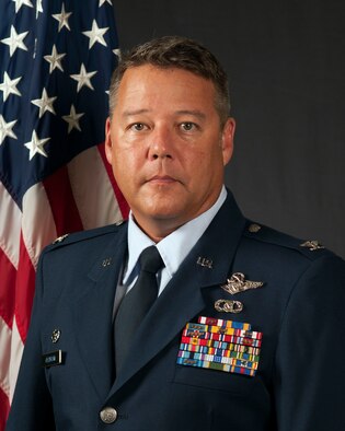 Biography photo of Col. Paul M. Oldham. (U.S. Air Force photo by Naoto Anazawa)