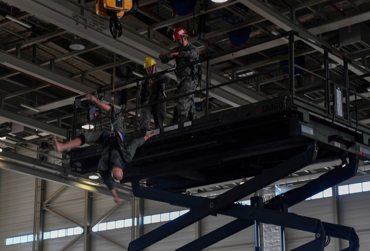 AMC’s Ramstein Airmen train during OSHA fall safety week > Air Force Safety Center > Article Display