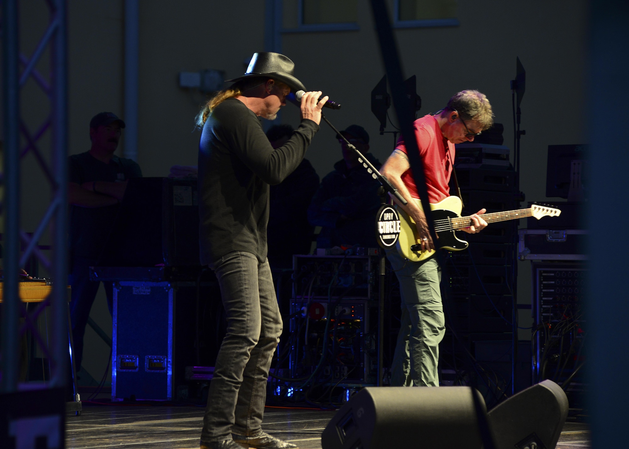 Trace Adkins, country music singer, and Brian Wooten, his lead guitarist, perform at Aviano Air Base, Italy, May 12, 2017. The USO concert was a free event for Airmen and their families. (Photo by U.S. Air Force Airman 1st Class Ryan Brooks)