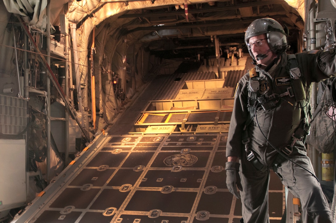 Air Force Command Sgt. Maj. Archie Branton waits to open the back ramp for soldiers to perform a static line parachute jump from a C-130 Hercules aircraft during the Wings Over Pittsburgh Open House, Pa., May 13, 2017. Branton is a loadmaster assigned to the 911th Air Wing and 758th Airlift Squadron. The soldiers are assigned to the West Virginia Army National Guard's 2nd Battalion, 19th Special Forces Group. Army photo by Staff Sgt. Shaiyla Hakeem 