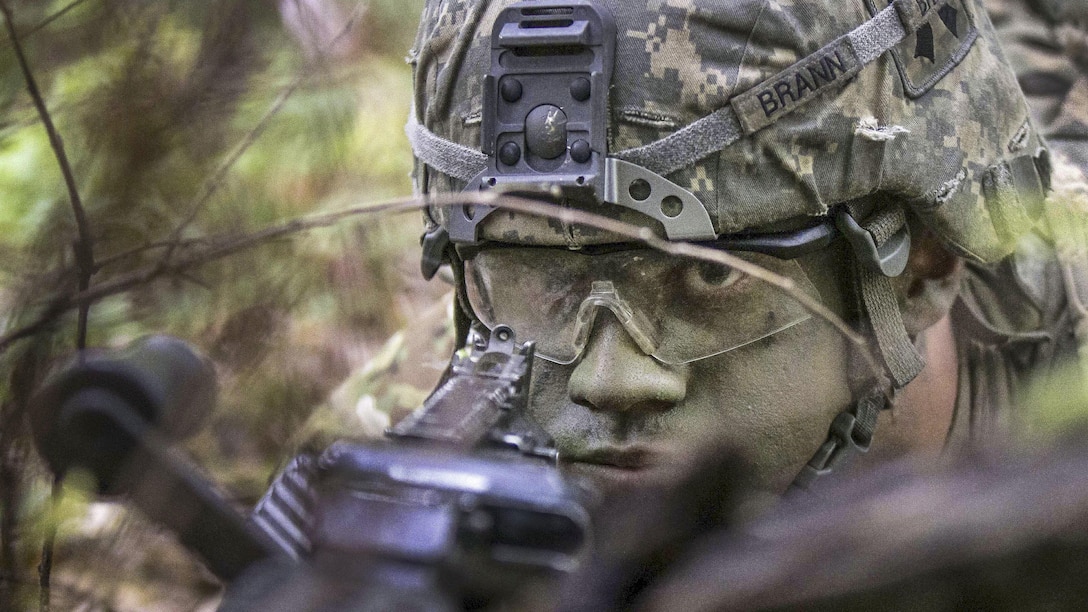 A soldier provides security during air assault training in Gracanica, Kosovo, May 10, 2017. The soldier is assigned to Multinational Battle Group-East’s Forward Command Post. Army photo by Spc. Adeline Witherspoon