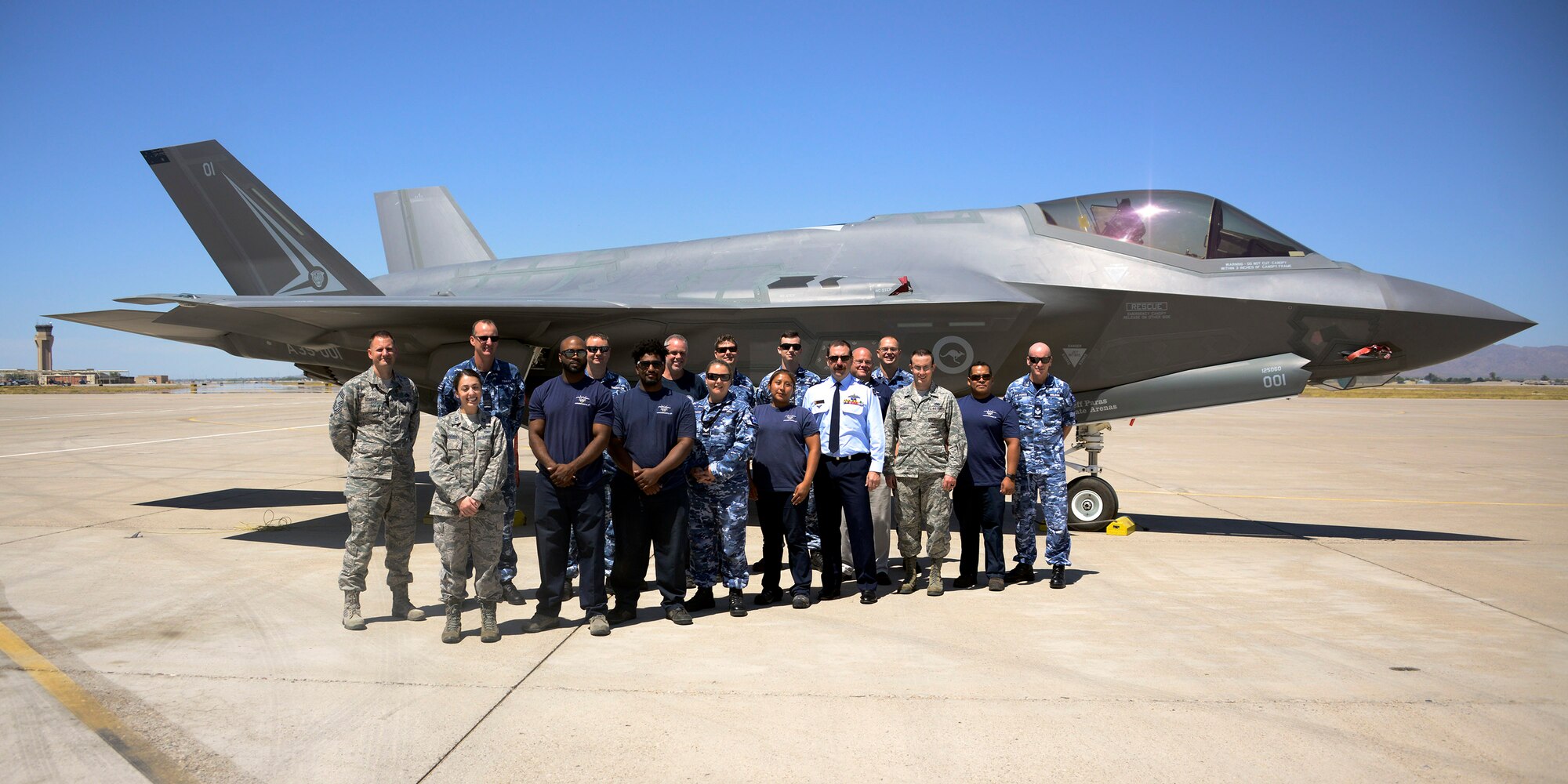 Air Marshal Gavin Davies, Royal Australian Air Force chief, takes a group photo with Australian Airmen and Lockheed Martin maintainers during his visit May 17, 2017, at Luke Air Force Base, Ariz. Davies visited Luke to learn about ongoing and future activities regarding F-35 pilot training and maintenance. (U.S. Air Force photo by Senior Airman Devante Williams)