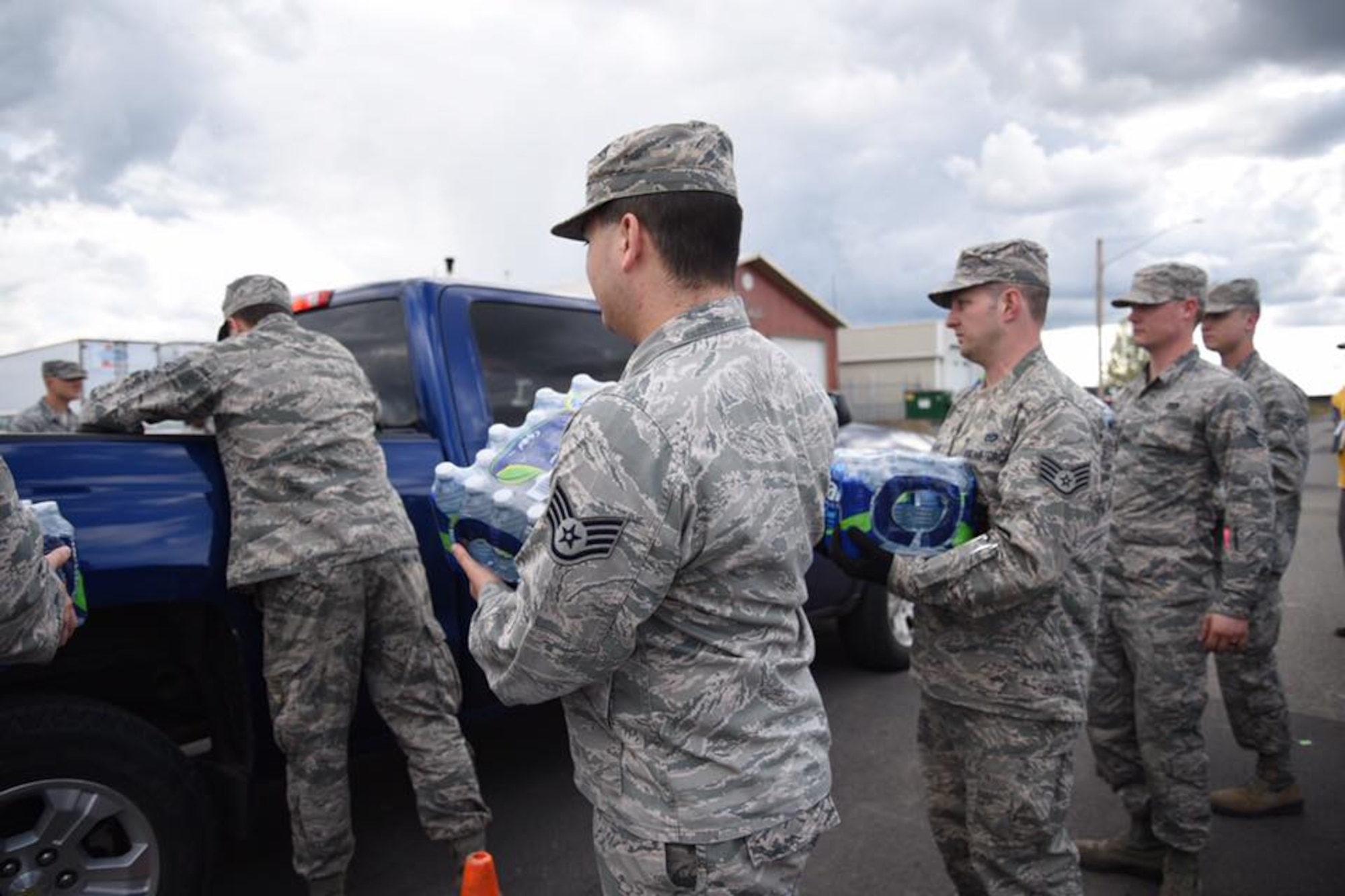 More than a dozen Airmen from Fairchild Air Force Base  joined City of Airway Heights officials and volunteers to hand out 24,000 gallons of bottled water in Airway Heights, Washington, May 18, 2017. The water is being distributed to city residents impacted by the city’s advisory not to consume tap water after preliminary results of sampling conducted by Fairchild AFB indicated wells that supply the Airway Heights water system contained Perfluorooctanesulfonic (PFOS) and Perfluorooctanoic acids (PFOA) concentrations above the EPA’s lifetime Health Advisory levels. (U.S. Air Force photo by 2nd Lt. Kate Miranda/released)
