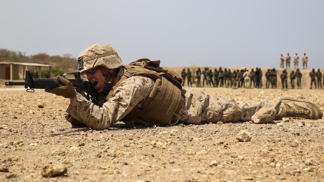 A Marine with Special Purpose Marine Air-Ground Task Force – Crisis Response – Africa, calls out commands during a buddy rushing demonstration for members of Senegal’s Compagnie Fusilier de Marin Commando prior to a fire and maneuver range at Thies, Senegal, May 3, 2017.  Marines with SPMAGTF-CR-AF and the COFUMACO conducted a four-week training exercise that included advanced combat firing techniques, a machine gun range and a live-fire platoon attack range.  