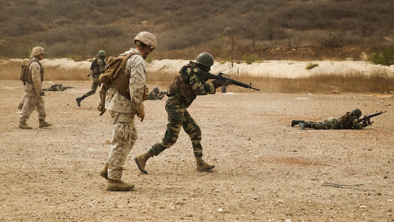U.S. Marines with Special Purpose Marine Air-Ground Task Force – Crisis Response – Africa coach members of Senegal’s Compagnie Fusilier de Marin Commando during a fire and maneuver range at Thies, Senegal, May 3, 2017.  Marines with SPMAGTF-CR-AF and the COFUMACO conducted a four-week training exercise that included advanced combat firing techniques, a machine gun range and a live-fire platoon attack range.  