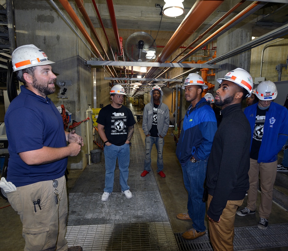 OLD HICKORY, Tenn. (May 18, 2017) – A team of engineering professionals from the U.S. Army Corps of Engineers Nashville District recently welcomed area high school and college students for a Corps career overview and tour of the Old Hickory Lock and Dam in Hendersonville, Tenn. 