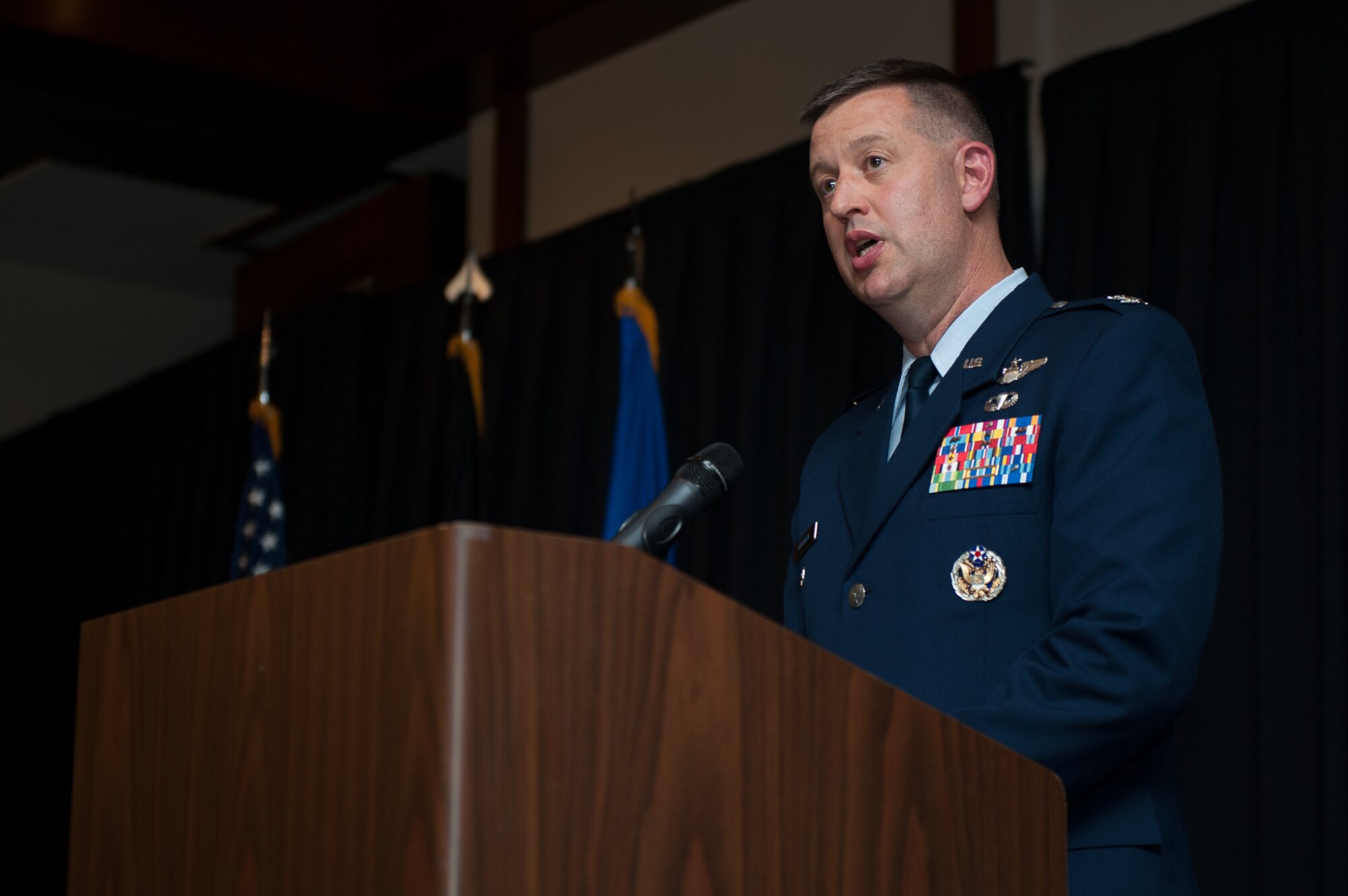 86 AW vice commander recognizes key spouses > Ramstein Air Base