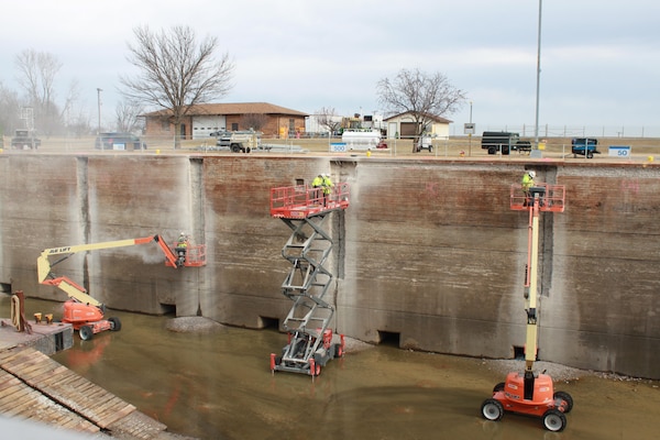 During a winter 2017 dewatering at Lock 17, crews accessed areas of the lock not normally exposed and repaired damaged portions of the concrete wall.