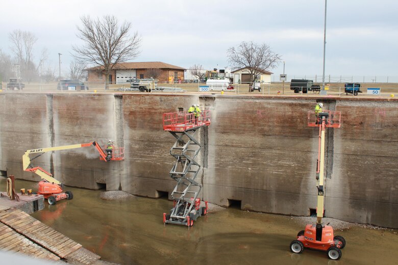 During a winter 2017 dewatering at Lock 17, crews accessed areas of the lock not normally exposed and repaired damaged portions of the concrete wall.