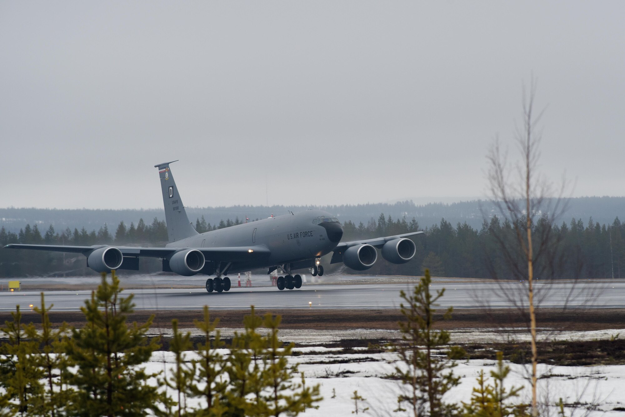 A KC-135 Stratotanker from Royal Air Force Mildenhall, England, lands at Rovaniemi Air Base, Finland, May 17. Personnel and aircraft from RAFs Mildenhall and Lakenheath deployed to bases in Finland and Sweden for Arctic Challenge 2017, a multinational training exercise aimed at maintaining the relationships and trust essential for ensuring regional security. (U.S. Air Force photo/Airman 1st Class Abby L. Finkel)