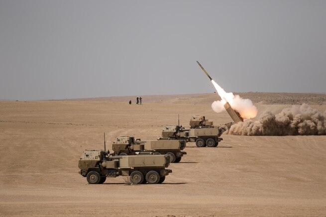 راجمة الصواريخ الامريكية HIMARS 170514-Z-LQ308-005