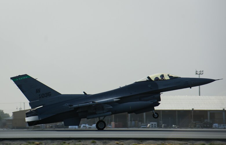An F-16 Fighting Falcon, piloted by Lt. Col. Vince O’Connor, the commander of the 555th Expeditionary Fighter Squadron, lands at Bagram Airfield, Afghanistan, May 19, 2017. Over his career, O’Connor has accumulated more than 2,000 flying hours, which amounts to 2.5 months of flying. (U.S. Air Force photo by Staff Sgt. Benjamin Gonsier)