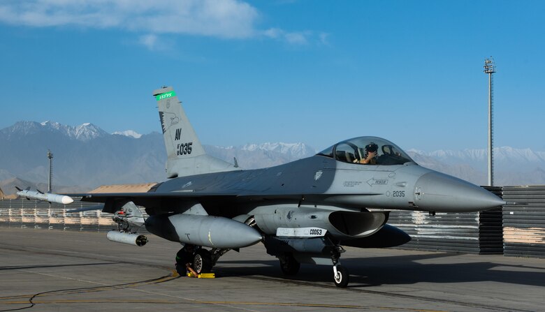 Lt. Col. Vince O’Connor, the commander of the 555th Expeditionary Fighter Squadron, throws up the “Triple Nickel” sign after landing on Bagram Airfield, Afghanistan, May 19, 2017. O’Connor, who recently surpassed 2,000 career flying hours, has flown all over the world to include Afghanistan, Europe and Pacific region. (U.S. Air Force photo by Staff Sgt. Benjamin Gonsier)