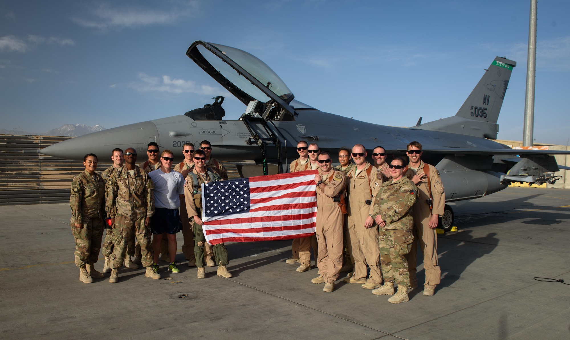 Lt. Col. Vince O’Connor, the commander of the 555th Expeditionary Fighter Squadron, holds the American flag with members of the 555th EFS at Bagram Airfield, Afghanistan, May 19, 2017, after surpassing 2,000 career flight hours. O’Connor has flown all over the world to include Afghanistan, Europe and Pacific region. (U.S. Air Force photo by Staff Sgt. Benjamin Gonsier)