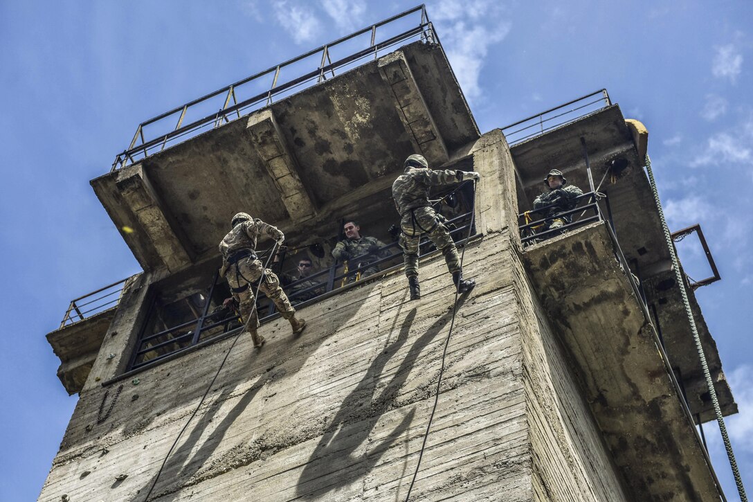 U.S. and Greek paratroopers conduct rappelling training at Camp Rentina in Greece, May 19, 2017, as part of Exercise Bayonet-Minotaur 2017. The bilateral training exercise between U.S. soldiers assigned to 173rd Airborne Brigade and the Greek military focuses on enhancing NATO operational standards and developing individual technical skills. Army photo by Staff Sgt. Philip Steiner