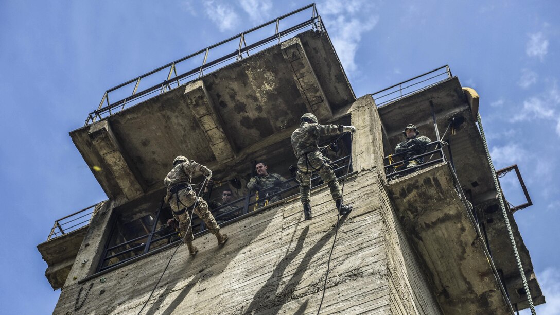 U.S. and Greek paratroopers conduct rappelling training at Camp Rentina in Greece, May 19, 2017, as part of Exercise Bayonet-Minotaur 2017. The bilateral training exercise between U.S. soldiers assigned to 173rd Airborne Brigade and the Greek military focuses on enhancing NATO operational standards and developing individual technical skills. Army photo by Staff Sgt. Philip Steiner