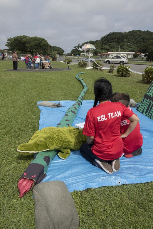 Children from Kadena Elementary School’s English as a Second Language team prepare to display a life-sized replica of an anaconda to their classmates May 22, 2017, at Kadena Air Base, Japan. The 37-and-a-half foot snake was one of several life sized replicas displayed for the event. (U.S. Air Force photo by Senior Airman John Linzmeier)