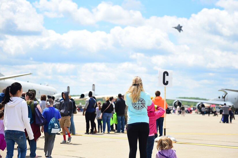 Spectators watch an F-22 Raptor demonstration during the 911th Airlift Wing's Wings Over Pittsburgh 2017 Air Show, at Coraopolis, Pa., May 13, 2017. Throughout the show, spectators also watched performances by the U.S. Air Force Blue Thunderbirds and many other aircraft. (U.S. Air Force/Senior Airman Kimberly Nagle)