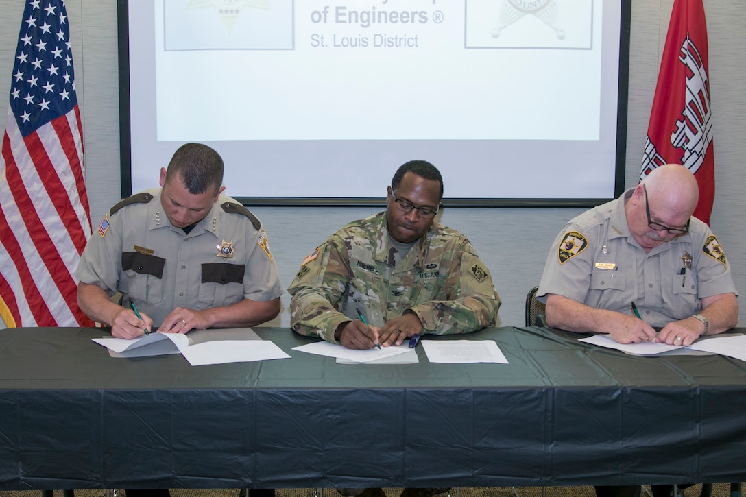 The U.S. Army Corps of Engineers at Rend Lake, along with Jefferson County Sheriff Travis Allen and Franklin County Sheriff Don Jones established a framework of cooperation among the agencies when they signed a Memorandum of Understanding Wednesday, May 18, at Rend Lake.