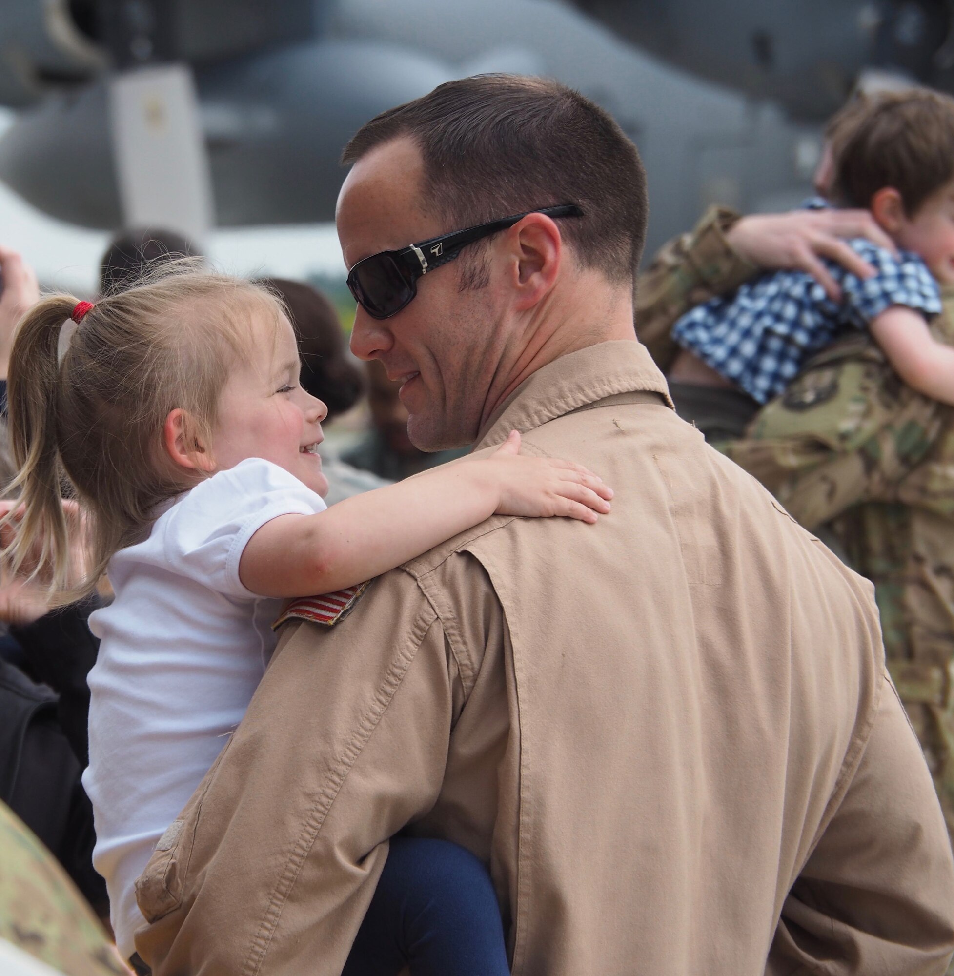 Maj. Josh Nelson reunites with his daughter upon returning from his deployement May 18. (Air Force Photo/Paul Zadach)