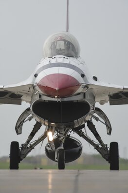 Miss Oklahoma 2016, Sarah Klein, in the backseat of a Thunderbirds F-16D with LtC. Kevin Walsh, Thunderbirds operations officer, at the controls during an orientation flight May 18, 2017, Tinker Air Force Base, Oklahoma. Klein pulled 9.2 Gs in her flight which lasted just over one hour. (U.S. Air Force photo/Greg L. Davis)