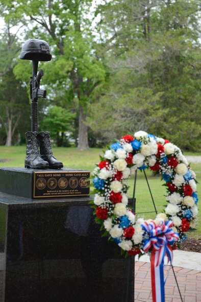 U.S. Service members and community members honor fallen heroes with a wreath at the Bronze Cross Statue Memorial Wreath Laying Ceremony at Joint Base Langley-Eustis, Va., May 20, 2017. The monument depicts the traditional battlefield cross with a soldier’s helmet perched on a rifle, flanked by a pair of combat boots. (U.S. Air Force photo/Airman 1st Class Kaylee Dubois)