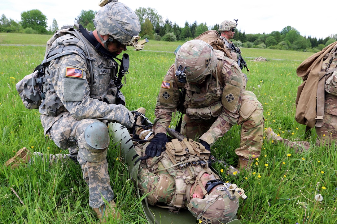 Soldiers provide medical aid to a mock casualty and prepare for transport while participating in air medical evacuation training in Grafenwoehr, Germany, May 22, 2017. Army photo by Staff Sgt. Kathleen V. Polanco