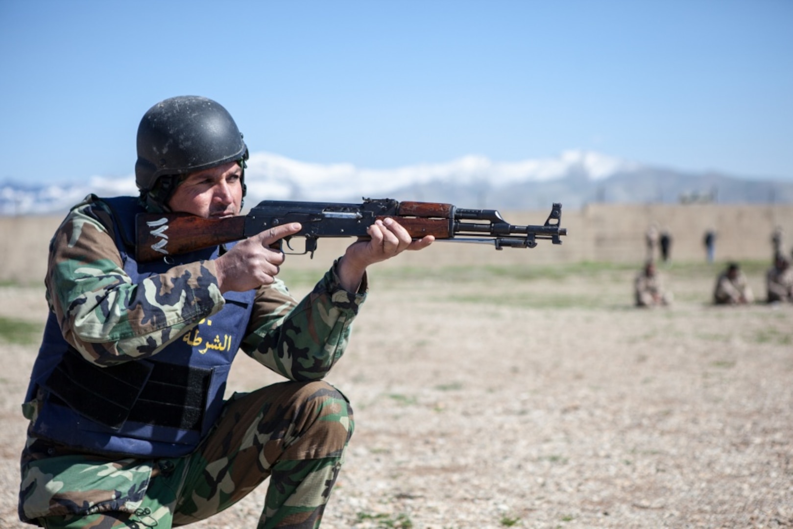 A soldier from the border guard police participates in basic squad movement training near Irbil, Iraq, April 4, 2017. The training is an integral part of the Combined Joint Task Force Operation Inherent Resolve building-partner capacity mission by training and improving the capability of partnered forces fighting the Islamic State of Iraq and Syria. Army photo by Sgt. Josephine Carlson