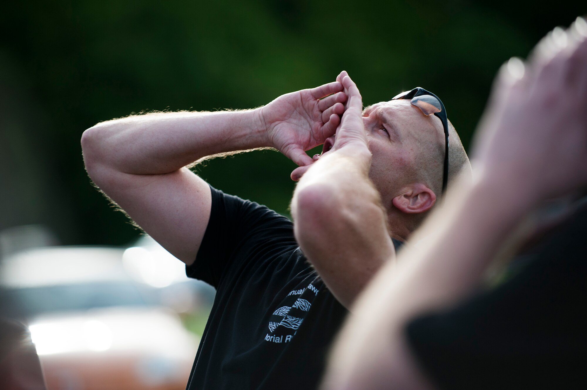 Chief Master Sgt. Rob Schultz, Air Mobility Command air transportation division enlisted manager, leads a chant during the 2017 Port Dawg Memorial Run at Scott Air Force Base, Ill., May 22, 2017. The run is an annual event to honor fallen aerial porters. (U.S. Air Force photo by Staff Sgt. Clayton Lenhardt)