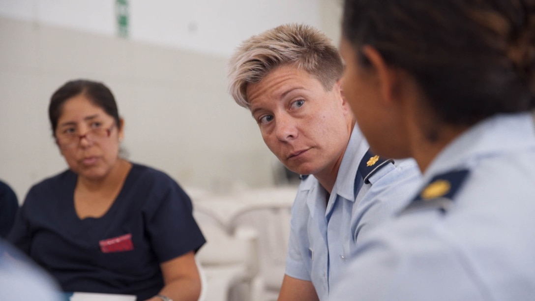 U.S. Air Force Major Jodi Pritchard, 167th Aeromedical Squadron Flight Nurse, West Virginia Air National Guard, Charleston, West Virginia, participates in a discussion with Peruvian medical personnel during a subject matter expert exchange in Lima, Peru, May 17, 2017.  The goal of the global health exchange is to share best practices, enhance relationships, and build partnership capacities. (U.S. Air Force photo by Danny Rangel)