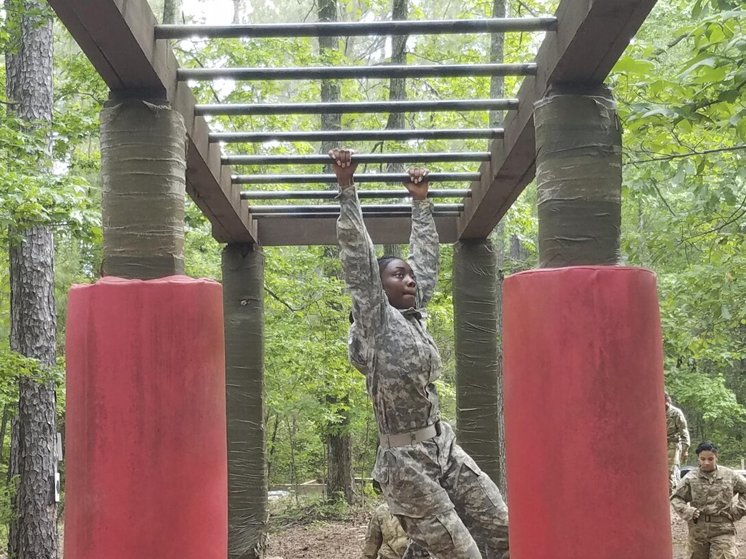 U.S. Army Soldiers from the 207th Regional Support Group completed the “Fit to Win” Obstacle Course at Fort Jackson, South Carolina, May 20, 2017. (U.S. Army Reserve photo by Capt. Terry Williams)