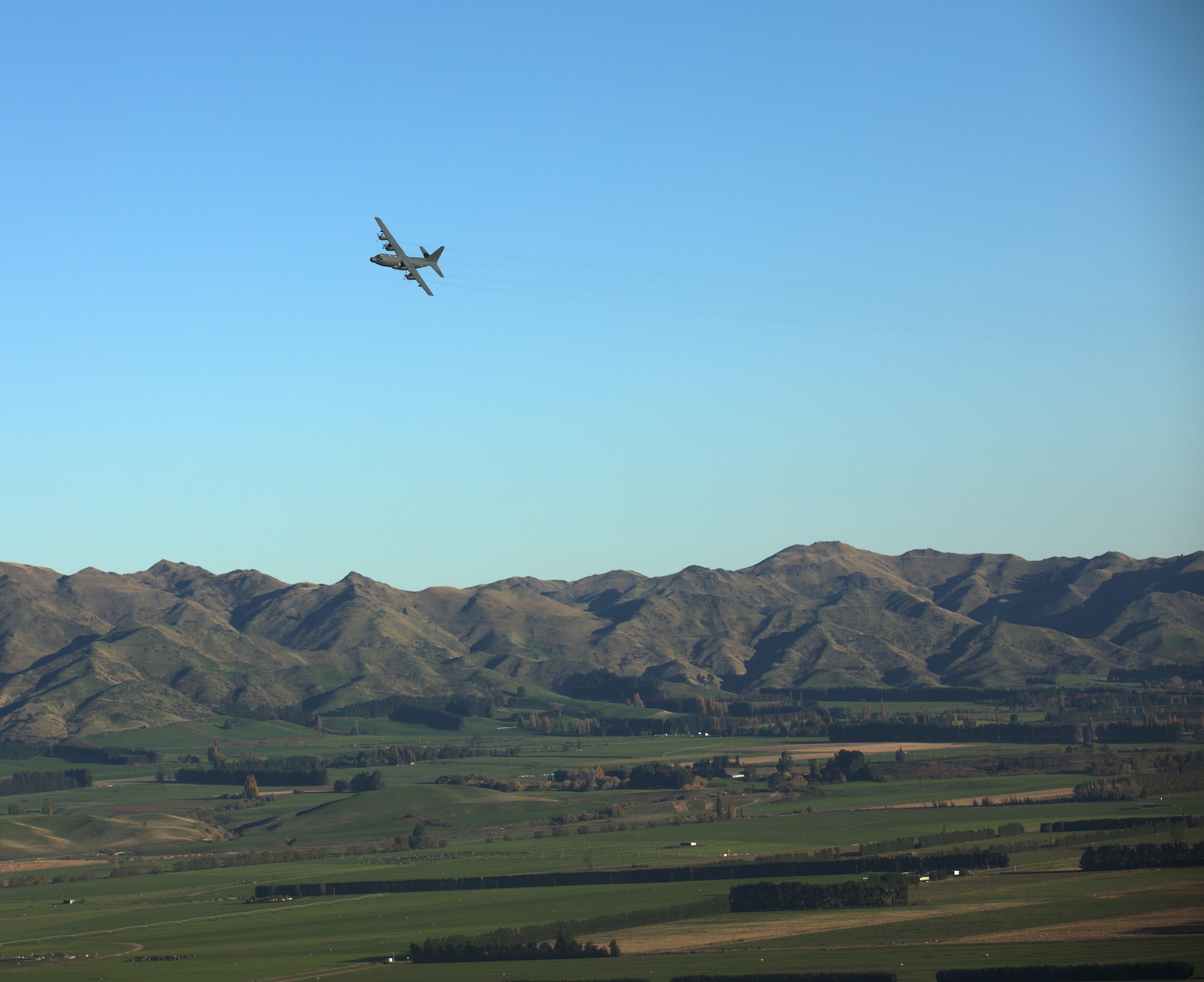 A U.S. Air Force 1st Special Operations Squadron MC-130H Combat Talon II flies in formation with a Royal New Zealand Air Force 40th Squadron C-130, April 22, 2017 at RNZAF Base Woodbourne, New Zealand. Executing airborne operations throughout Exercise Teak Net, the formation flight symbolized the strength of a partnership that has evolved over the years. (U.S. Air Force courtesy photo by Capt. Kevin Knutson)