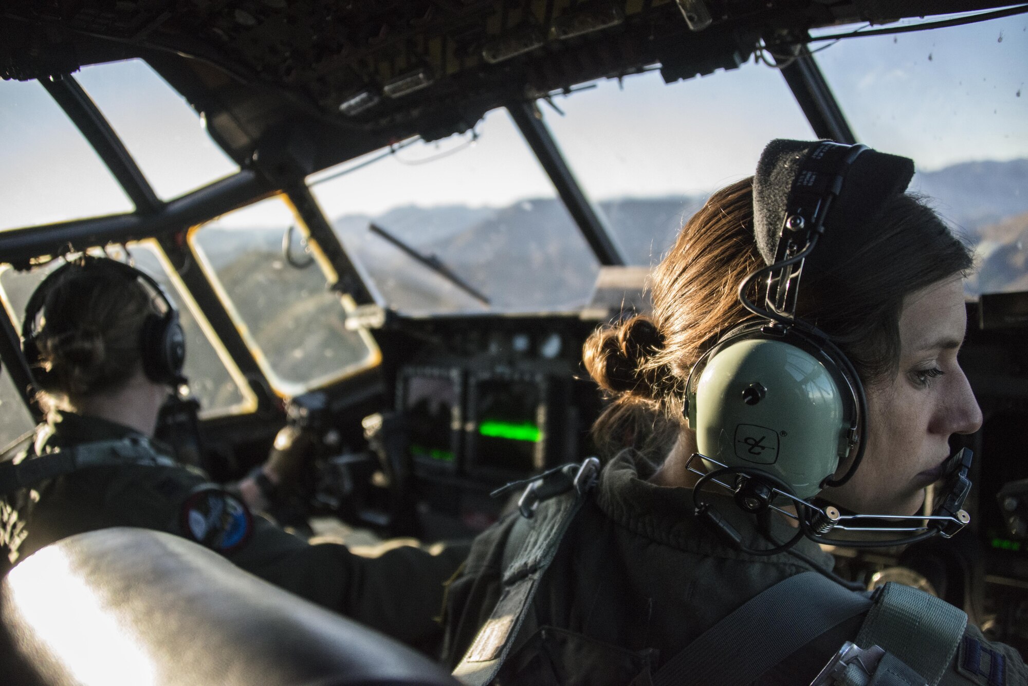U.S. Air Force 1st Special Operations Squadron pilots looks out the window of a U.S. Air Force MC-130H Combat Talon II during a formation flight with Royal New Zealand Air Force 40th Squadron, April 22, 2017 at RNZAF Base Woodbourne, New Zealand. Executing airborne operations throughout Exercise Teak Net, the formation flight symbolized the strength of a partnership that has evolved over the years. (U.S. Air Force photo by Capt. Jessica Tait)