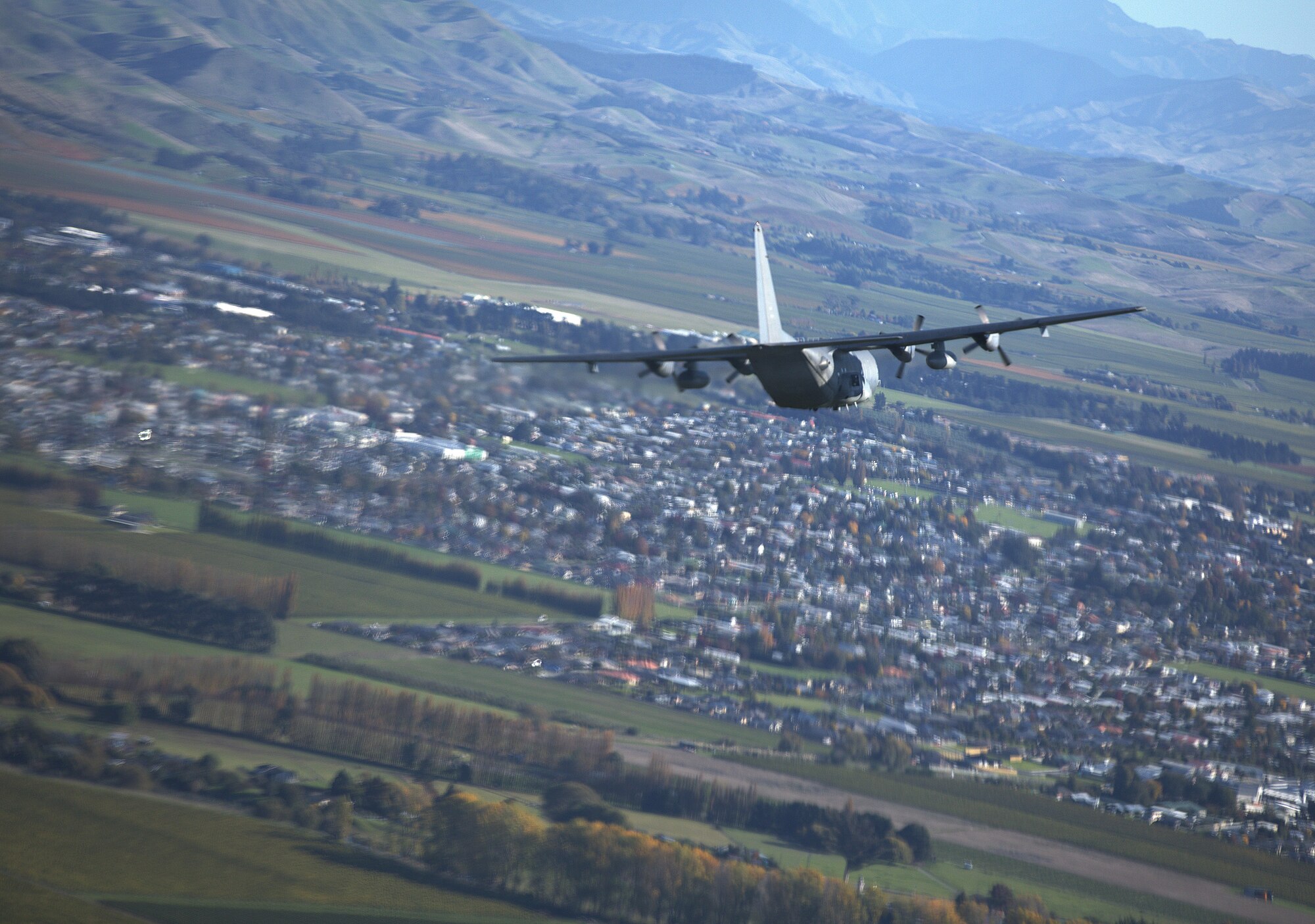 A U.S. Air Force 1st Special Operations Squadron MC-130H Combat Talon II flies in formation with a Royal New Zealand Air Force 40th Squadron C-130, April 22, 2017 at RNZAF Base Woodbourne, New Zealand. Executing airborne operations throughout Exercise Teak Net, the formation flight symbolized the strength of a partnership that has evolved over the years. (U.S. Air Force courtesy photo by Capt. Kevin Knutson)
