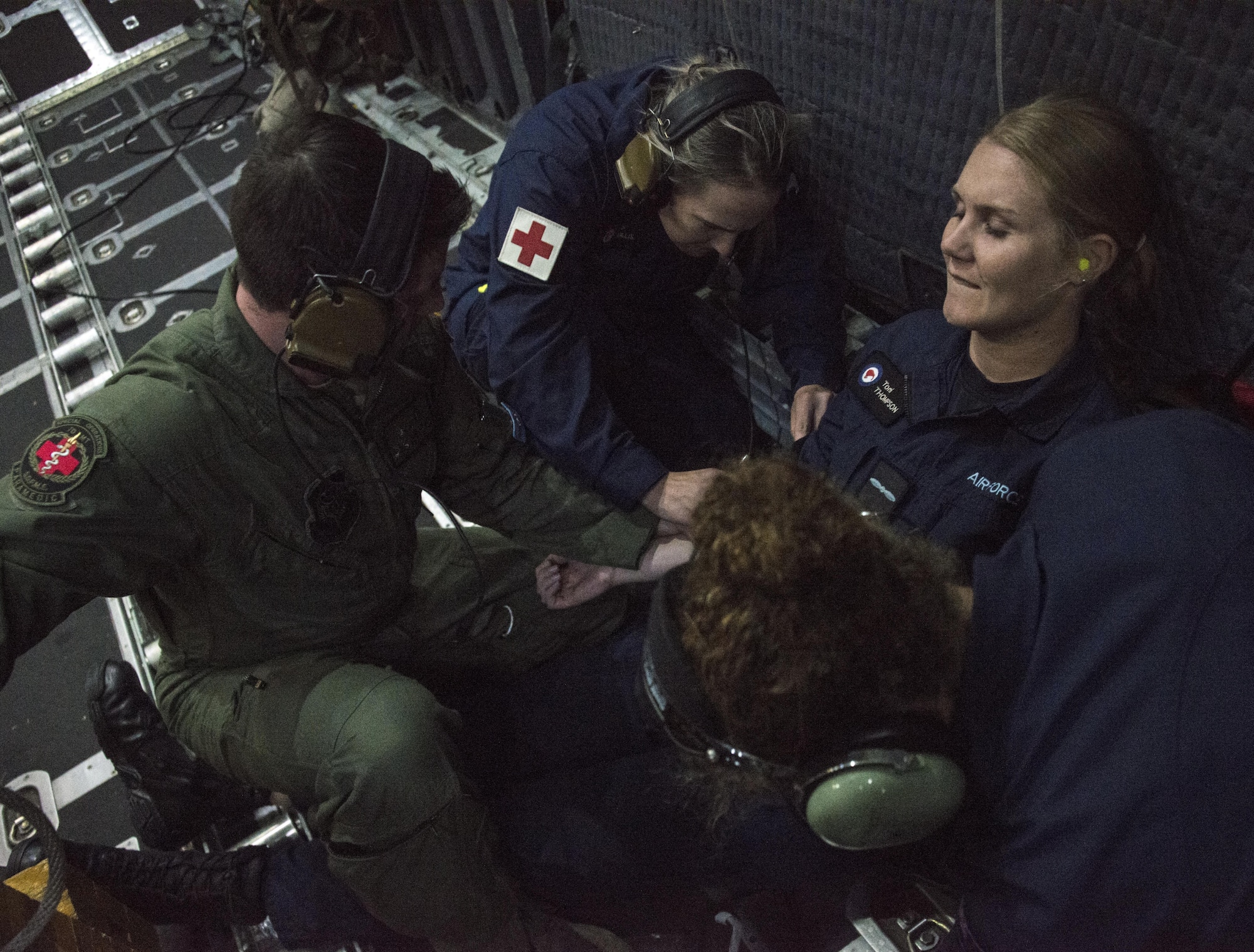 A U.S. Air Force Special Operations Forces Medical Element (SOFME) medic instructs Royal New Zealand Air Force medics on his procedures for assessing and treating patients during a casualty evacuation (CASEVAC) exercise, April 26, 2017 at RNZAF Base Woodbourne, New Zealand. The SOFME medics conducted a subject-matter expert exchange with RNZAF medics during Exercise Teak Net, which culminated with a low-light, low-level CASEVAC. (U.S. Air Force photo by Capt. Jessica Tait)