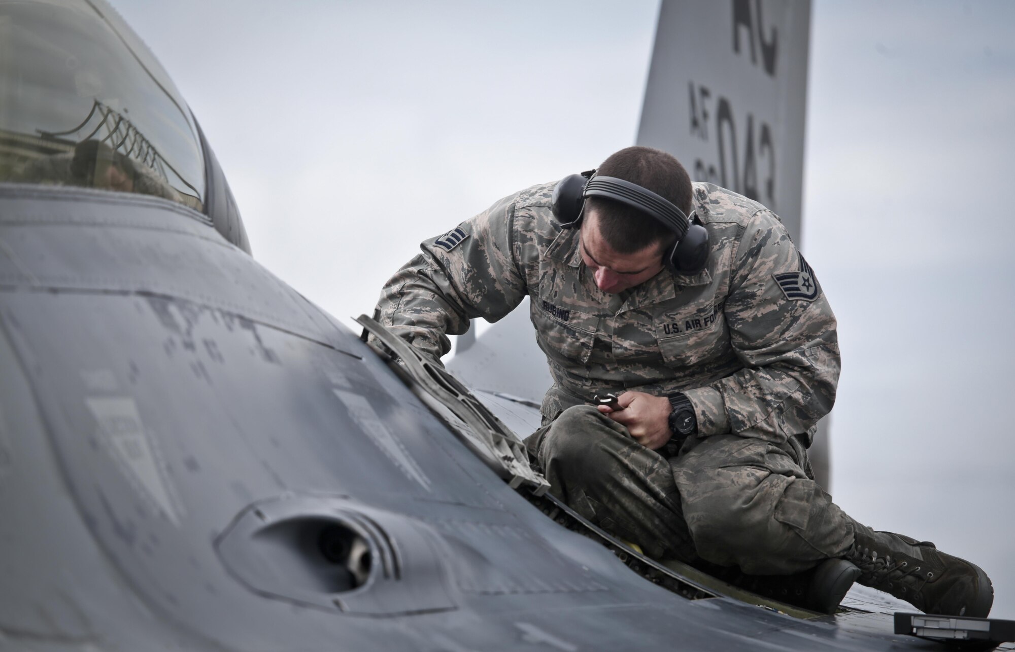 A New Jersey National Guard Airman works on an F-16D Fighting Falcon from the 177th Fighter Wing prior to a mission during a three-day Aeropsace Control Alert CrossTell live-fly training exercise at Atlantic City Air National Guard Base, N.J., May 24, 2017. Representatives from the Air National Guard fighter wings, Civil Air Patrol, and U.S. Coast Guard rotary-wing air intercept units will conduct daily sorties from May 23-25 to hone their skills with tactical-level air-intercept procedures. (U.S. Air National Guard photo by Master Sgt. Matt Hecht/Released)