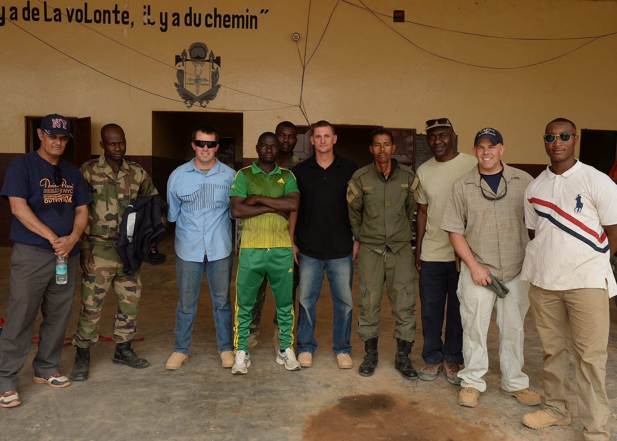 Airmen deployed to 724th Expeditionary Air Base Squadron and members of the Forces Armées Nigeriennes pose for a photo in Agadez, Niger, May 16, 2017. Firefighters from the 724th EABS visited the FAN’s fire department for a joint knowledge exchange to help continue building partnerships. (U.S. Air Force photo by Senior Airman Jimmie D. Pike)